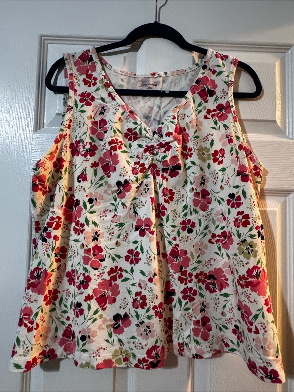 croft & barrow Cream Floral V-Neck Sleeveless Camisole